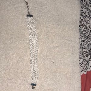 Express white choker